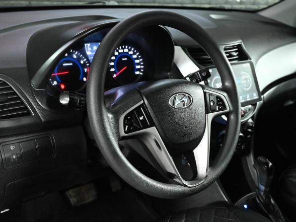 Hyundai Solaris I Рестайлинг с пробегом 2015 года, цена 600 000 рублей, 299560 км, седан, Автокод Объявления
