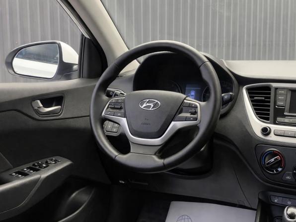 Hyundai Solaris II с пробегом 2017 года, цена 1 297 000 рублей, 144429 км, седан, Автокод Объявления