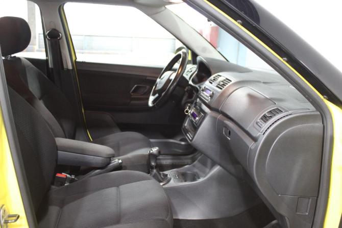 Skoda Fabia II Рестайлинг с пробегом 2010 года, цена 625 000 рублей, 141000 км, хэтчбек, Автокод Объявления