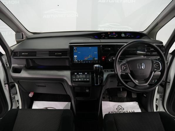 Honda Stepwgn V с пробегом 2015 года, цена 1 890 000 рублей, 92900 км, минивэн, Автокод Объявления