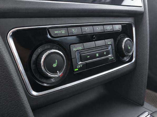 Skoda Superb II Рестайлинг с пробегом 2014 года, цена 1 299 000 рублей, 221781 км, лифтбек, Автокод Объявления
