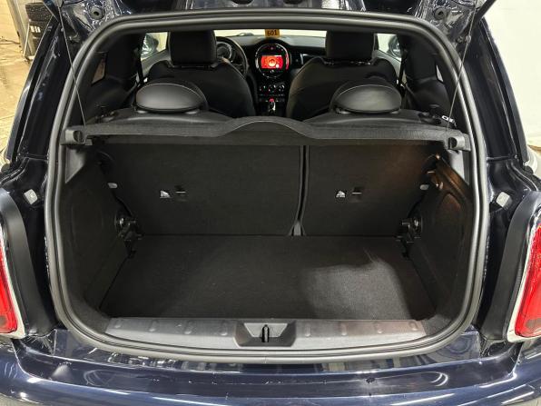 Mini Hatch III (F55/F56) Рестайлинг с пробегом 2020 года, цена 2 120 000 рублей, 85157 км, хэтчбек, Автокод Объявления