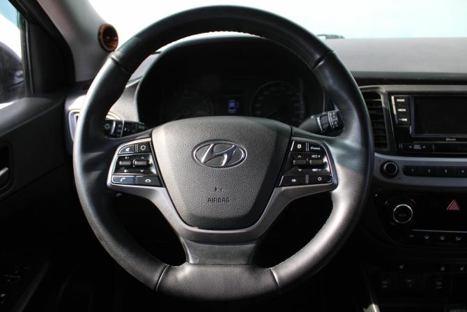 Hyundai Solaris II с пробегом 2019 года, цена 1 240 000 рублей, 131000 км, седан, Автокод Объявления
