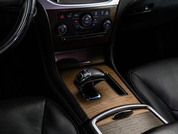 Chrysler 300C II с пробегом 2012 года, цена 1 399 000 рублей, 141397 км, седан, Автокод Объявления