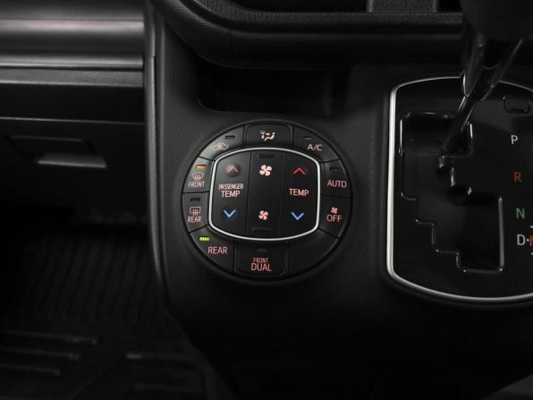 Toyota Voxy III (R80) с пробегом 2014 года, цена 1 819 000 рублей, 99824 км, минивэн, Автокод Объявления