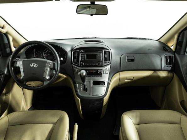 Hyundai H-1 II Рестайлинг с пробегом 2015 года, цена 2 490 585 рублей, 136908 км, минивэн, Автокод Объявления
