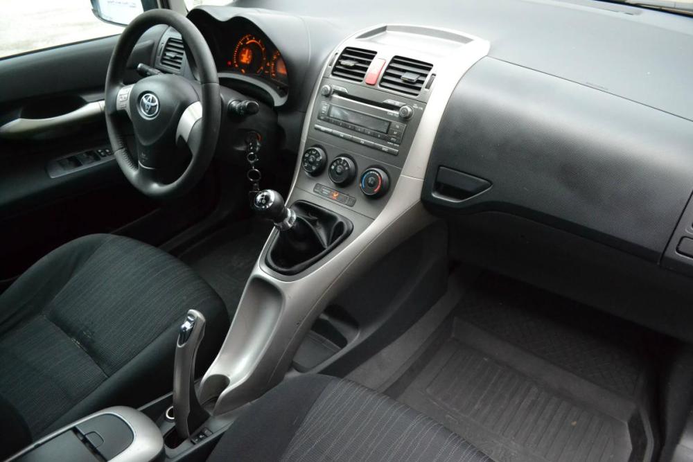 Toyota Auris I Старый Оскол  - изображение 9