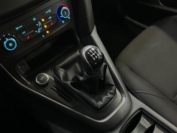 Ford Focus III Рестайлинг с пробегом 2016 года, цена 950 000 рублей, 124000 км, хэтчбек, Автокод Объявления