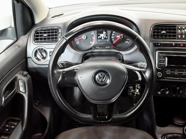 Volkswagen Polo V Рестайлинг с пробегом 2017 года, цена 1 000 000 рублей, 63560 км, седан, Автокод Объявления