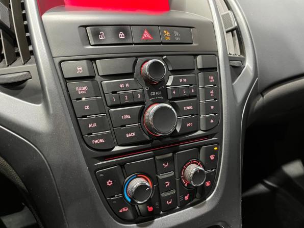 Opel Astra J Рестайлинг с пробегом 2013 года, цена 950 000 рублей, 117901 км, хэтчбек, Автокод Объявления