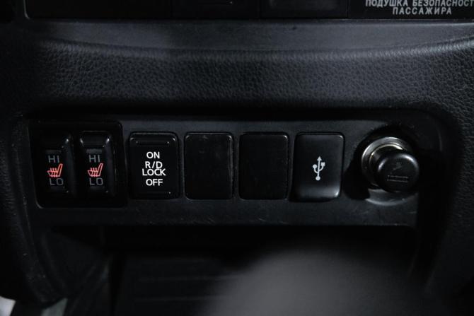 Mitsubishi L200 V с пробегом 2015 года, цена 1 430 000 рублей, 343001 км, пикап, Автокод Объявления