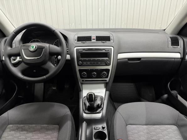 Skoda Octavia II (A5) Рестайлинг с пробегом 2011 года, цена 799 000 рублей, 195417 км, лифтбек, Автокод Объявления