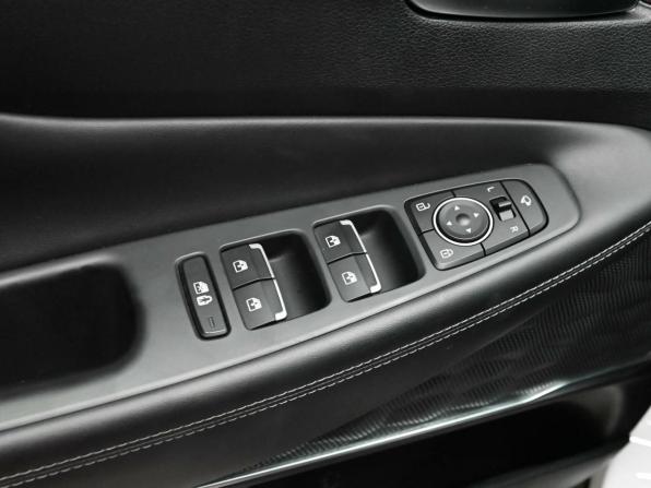 Hyundai Santa Fe IV Рестайлинг с пробегом 2023 года, цена 4 160 000 рублей, 61180 км, внедорожник, Автокод Объявления
