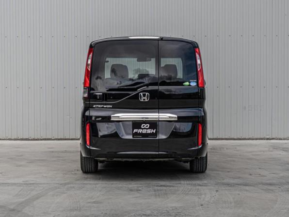 Honda Stepwgn V с пробегом 2015 года, цена 1 530 000 рублей, 190220 км, минивэн, Автокод Объявления