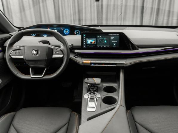 Changan UNI-V I с пробегом 2023 года, цена 2 280 000 рублей, 47000 км, лифтбек, Автокод Объявления