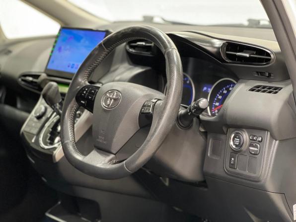 Toyota Wish II Рестайлинг с пробегом 2013 года, цена 1 399 000 рублей, 139962 км, минивэн, Автокод Объявления
