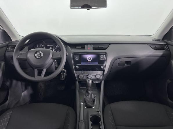 Skoda Octavia III (A7) Рестайлинг с пробегом 2018 года, цена 1 459 000 рублей, 235600 км, лифтбек, Автокод Объявления