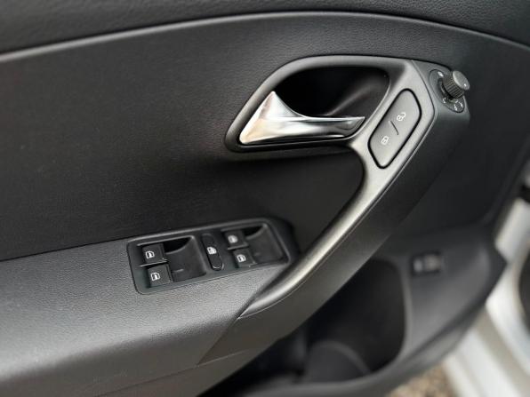 Volkswagen Polo V Рестайлинг с пробегом 2017 года, цена 1 243 000 рублей, 94911 км, седан, Автокод Объявления