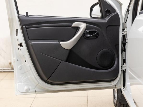 Renault Logan I Рестайлинг с пробегом 2015 года, цена 709 000 рублей, 56764 км, седан, Автокод Объявления