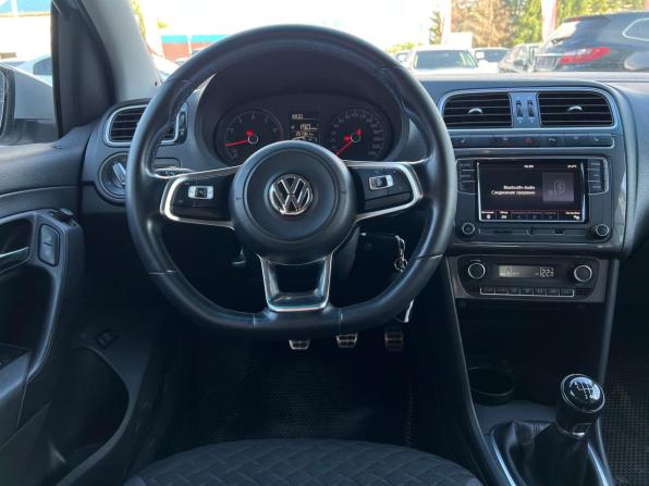 Volkswagen Polo V Рестайлинг с пробегом 2018 года, цена 1 100 000 рублей, 257359 км, седан, Автокод Объявления
