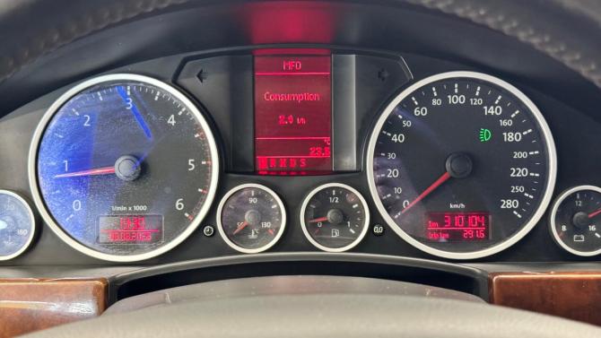 Volkswagen Touareg I Рестайлинг с пробегом 2008 года, цена 949 000 рублей, 309931 км, внедорожник, Автокод Объявления