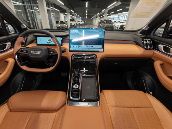 Geely Atlas II с пробегом 2025 года, цена 3 140 000 рублей, 30 км, внедорожник, Автокод Объявления