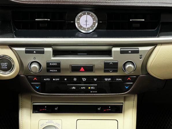 Lexus ES VI Рестайлинг с пробегом 2016 года, цена 2 070 000 рублей, 194194 км, седан, Автокод Объявления