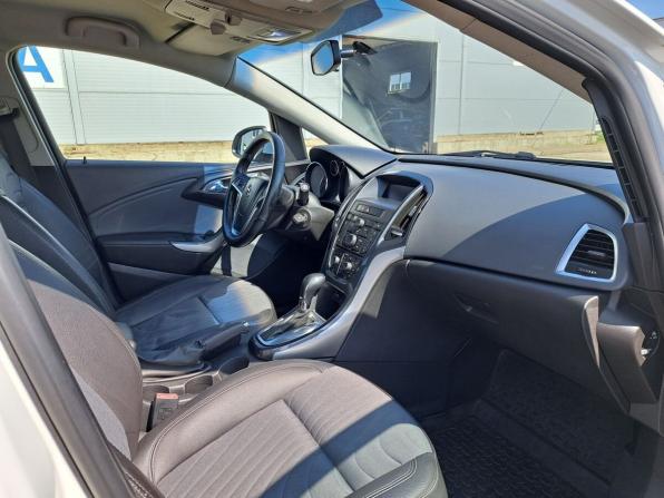 Opel Astra J Рестайлинг с пробегом 2013 года, цена 610 000 рублей, 241990 км, седан, Автокод Объявления