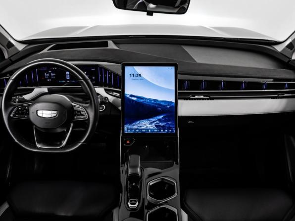Geely Atlas II с пробегом 2023 года, цена 2 989 000 рублей, 28677 км, внедорожник, Автокод Объявления