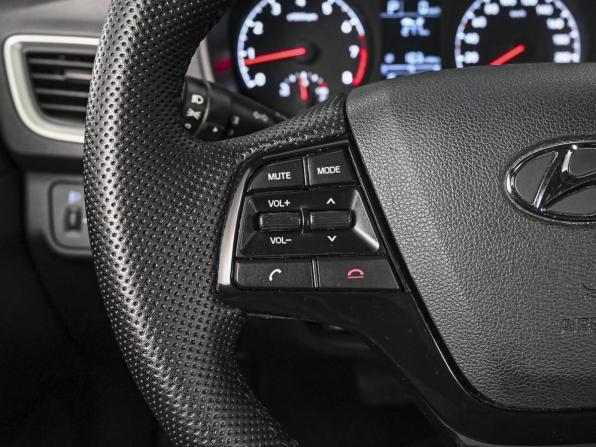 Hyundai Solaris II с пробегом 2017 года, цена 1 100 000 рублей, 123572 км, седан, Автокод Объявления