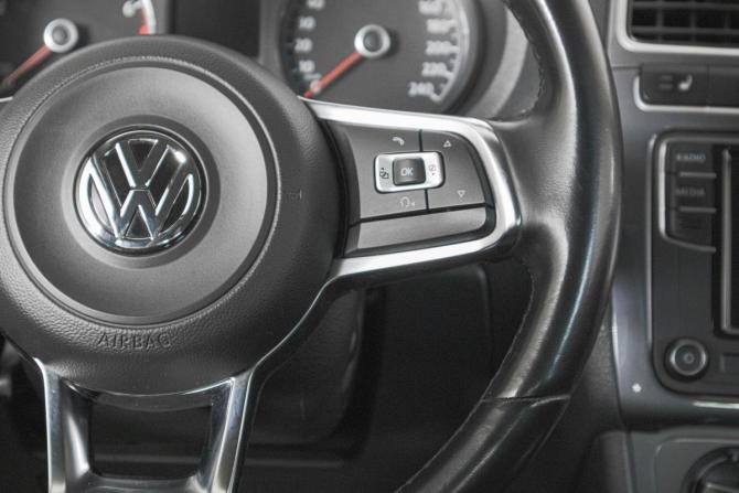 Volkswagen Polo V Рестайлинг с пробегом 2018 года, цена 1 289 000 рублей, 119000 км, седан, Автокод Объявления