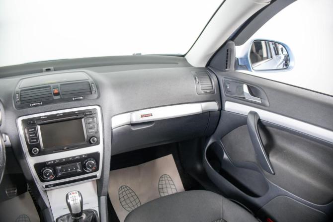 Skoda Octavia II (A5) с пробегом 2010 года, цена 929 000 рублей, 308000 км, универсал, Автокод Объявления