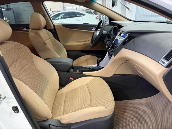 Hyundai Sonata VI (YF) с пробегом 2010 года, цена 1 067 000 рублей, 207800 км, седан, Автокод Объявления