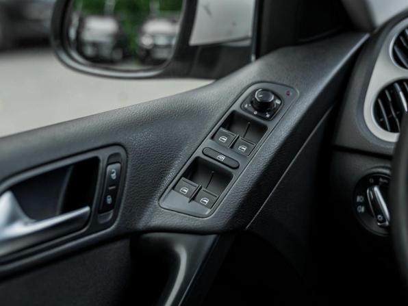 Volkswagen Tiguan I Рестайлинг с пробегом 2015 года, цена 875 000 рублей, 304649 км, внедорожник, Автокод Объявления