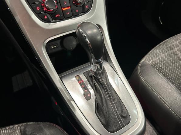 Opel Astra J Рестайлинг с пробегом 2014 года, цена 929 000 рублей, 147027 км, хэтчбек, Автокод Объявления