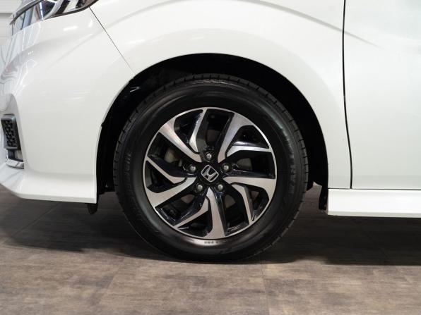 Honda Stepwgn V Рестайлинг с пробегом 2018 года, цена 2 265 000 рублей, 72910 км, минивэн, Автокод Объявления