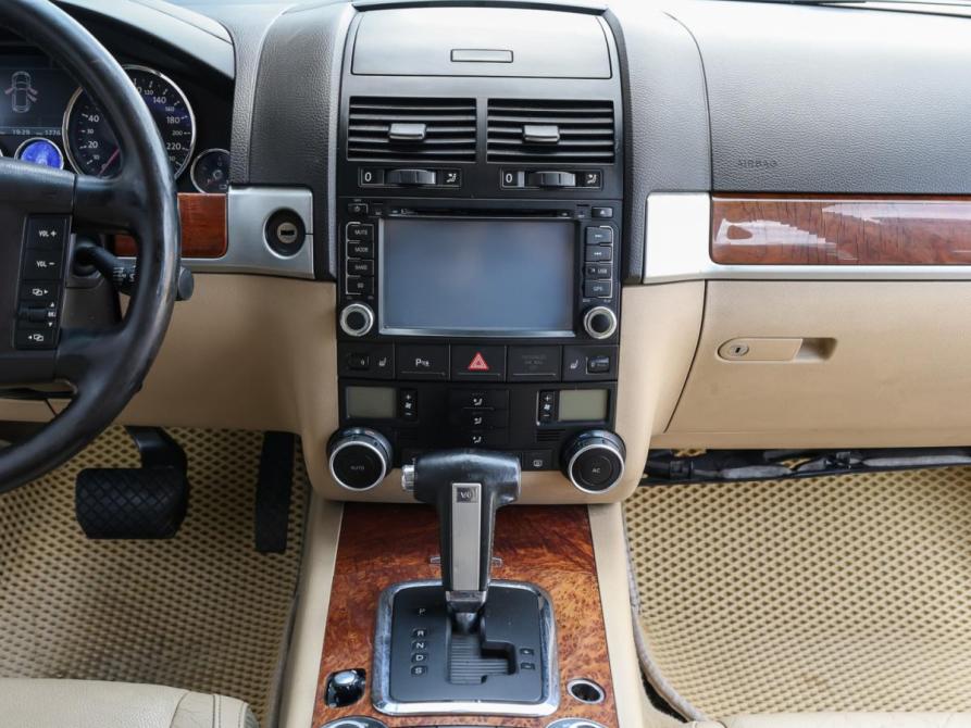 Volkswagen Touareg I Рестайлинг Москва  - изображение 14