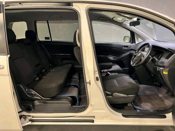 Toyota ISis I Рестайлинг с пробегом 2011 года, цена 879 000 рублей, 317914 км, компактвэн, Автокод Объявления