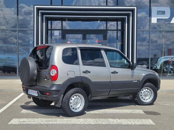 Chevrolet Niva I Рестайлинг с пробегом 2017 года, цена 798 000 рублей, 15000 км, внедорожник, Автокод Объявления