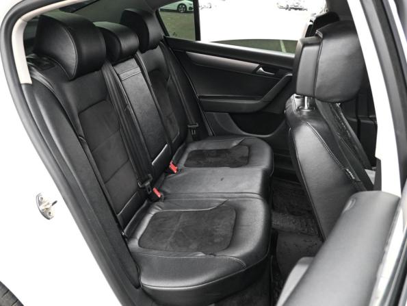 Volkswagen Passat B7 с пробегом 2012 года, цена 999 000 рублей, 244257 км, седан, Автокод Объявления