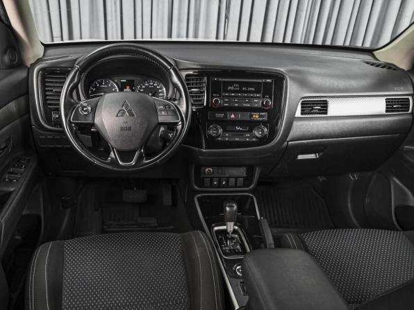 Mitsubishi Outlander III Рестайлинг 2 с пробегом 2017 года, цена 1 908 000 рублей, 182455 км, внедорожник, Автокод Объявления