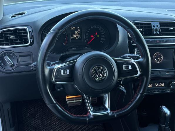 Volkswagen Polo V Рестайлинг с пробегом 2016 года, цена 1 090 000 рублей, 158900 км, седан, Автокод Объявления