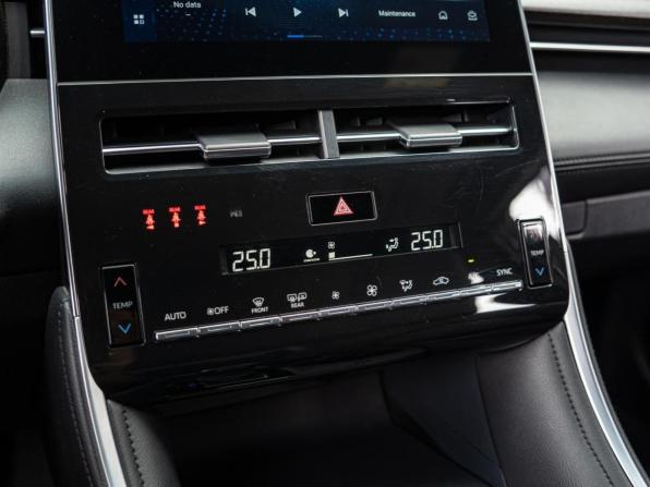 Toyota Avalon V с пробегом 2022 года, цена 3 390 000 рублей, 41515 км, седан, Автокод Объявления