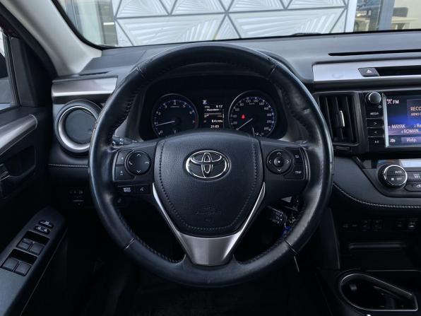 Toyota RAV4 IV (XA40) Рестайлинг с пробегом 2017 года, цена 1 999 000 рублей, 200840 км, внедорожник, Автокод Объявления