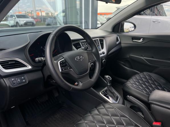 Hyundai Solaris II Рестайлинг с пробегом 2021 года, цена 1 420 000 рублей, 43126 км, седан, Автокод Объявления