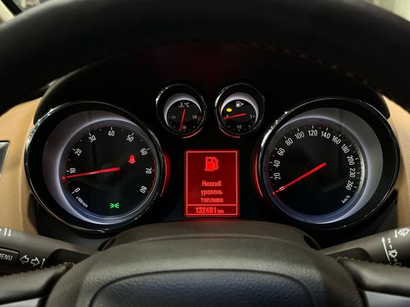Opel Astra J Рестайлинг с пробегом 2015 года, цена 875 000 рублей, 132470 км, хэтчбек, Автокод Объявления
