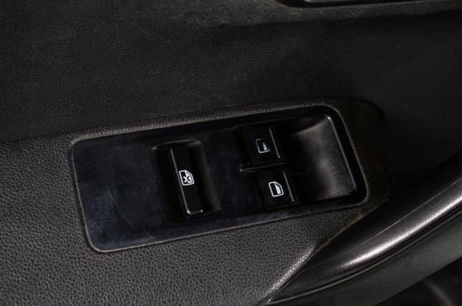 Volkswagen Polo V Рестайлинг с пробегом 2015 года, цена 699 000 рублей, 256000 км, седан, Автокод Объявления