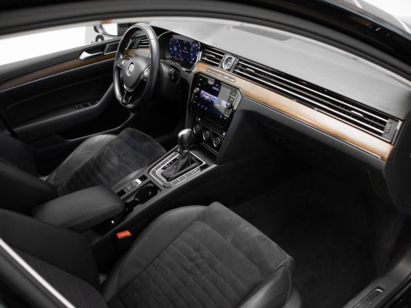 Volkswagen Passat B8 с пробегом 2018 года, цена 2 440 000 рублей, 87507 км, седан, Автокод Объявления