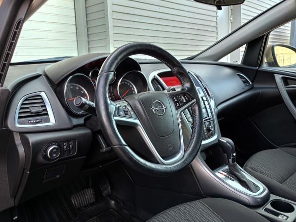 Opel Astra J Рестайлинг с пробегом 2013 года, цена 775 000 рублей, 188500 км, седан, Автокод Объявления