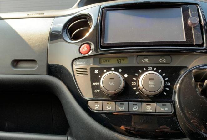 Toyota Sienta I Рестайлинг 2 с пробегом 2013 года, цена 1 045 000 рублей, 103411 км, компактвэн, Автокод Объявления